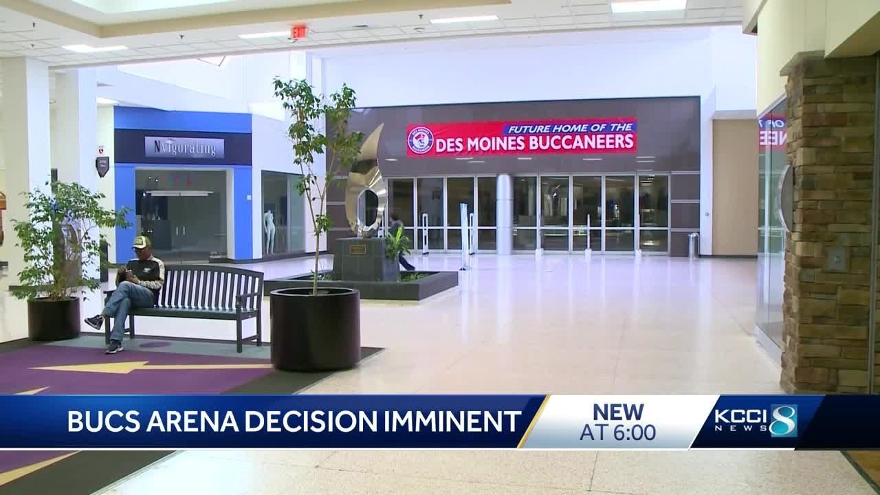 Will the Des Moines Buccaneers build a new arena at Merle Hay Mall?