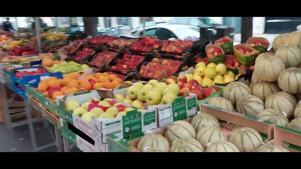 Croissy sur Seine,  FRANCE : Fresh Market in Croissy sur Seine. Summer 2023