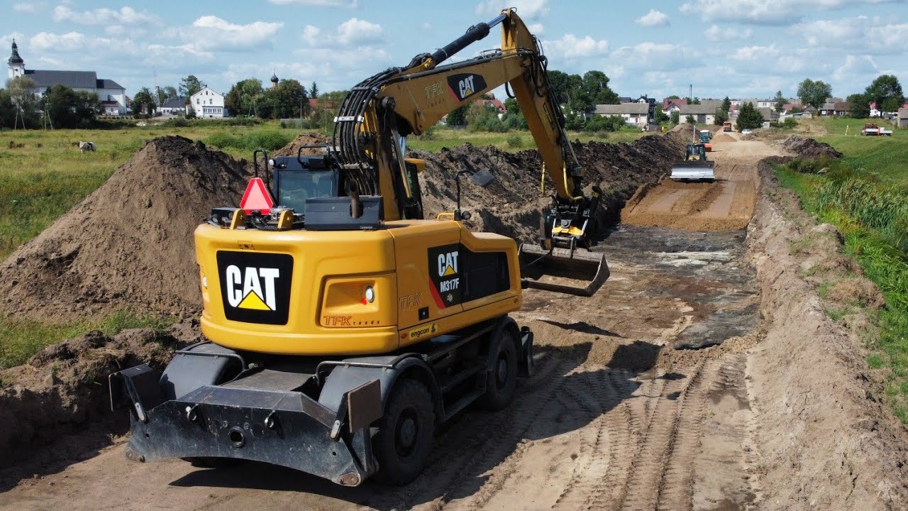 Wyciąganie samochodów spod zawalonego dachu i ciąg dalszy korytowania | Cat M317F tiltrotator Engcon