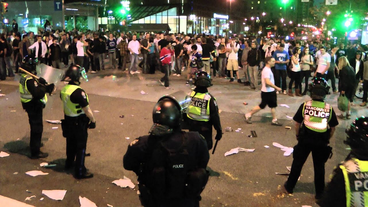 STANLEY CUP RIOTS IN VANCOUVER FULL HD JUN 15 2011