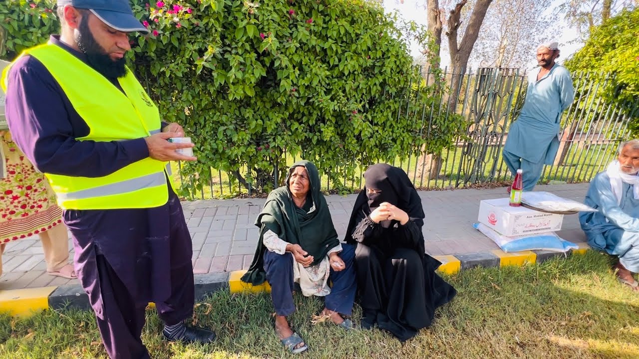Bus Ka Safar , Paidal Karny Par Majboor |Aao Madad Karen