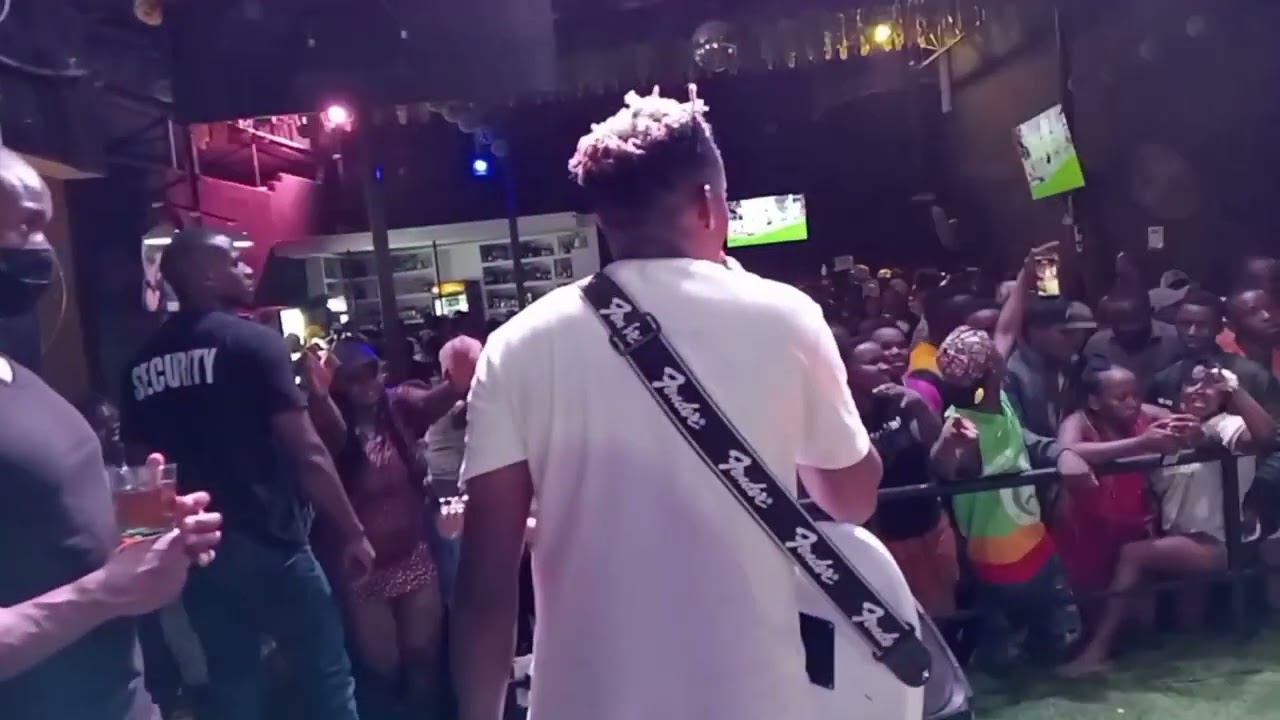 UPANDE WA LIVE BAND,ALEX KATOMBI SIMBA BAZUU 🔥🔥🔥 NI HATARII