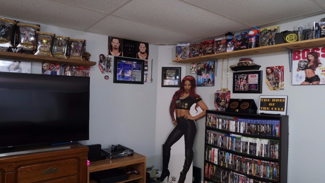 Экскурсия по комнате WWE! Буду скучать по этому месту!