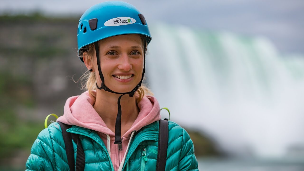Monika Retschy an den Niagarafällen