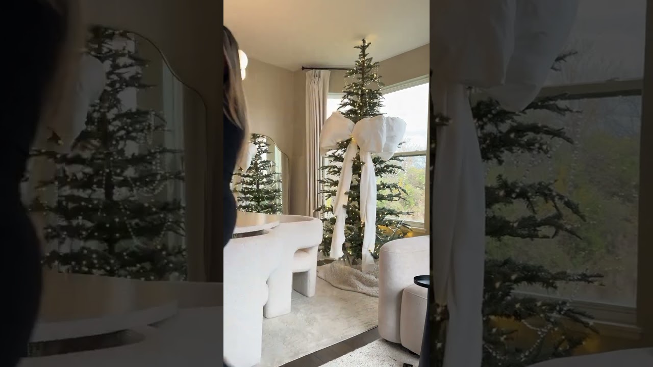The 9' King Noble Fir with Lights #kingofchristmas #kingofchristmastree #christmasbowtree
