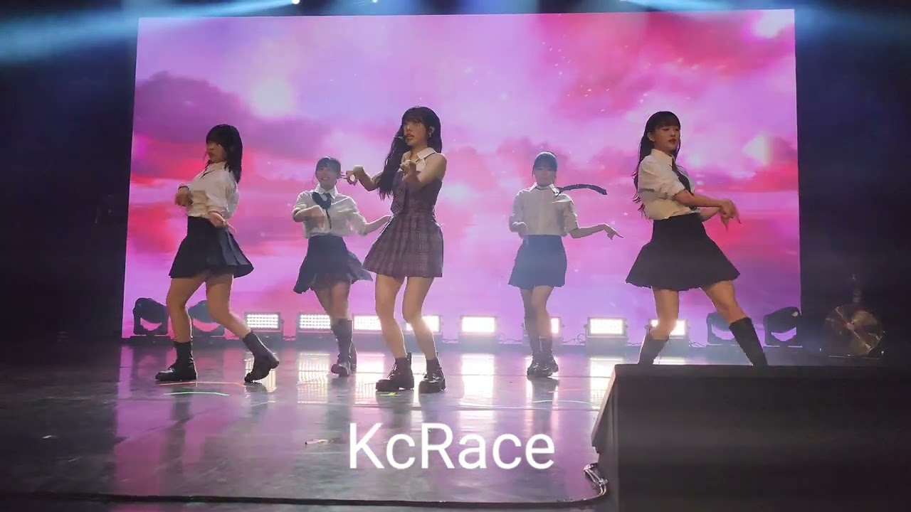 [230809] FRONT ROW. Love Cherry Motion - Choerry. OEC in Warsaw