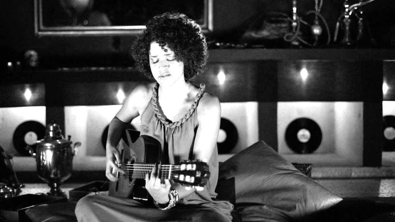 Aline Frazão - Primeiro Mundo