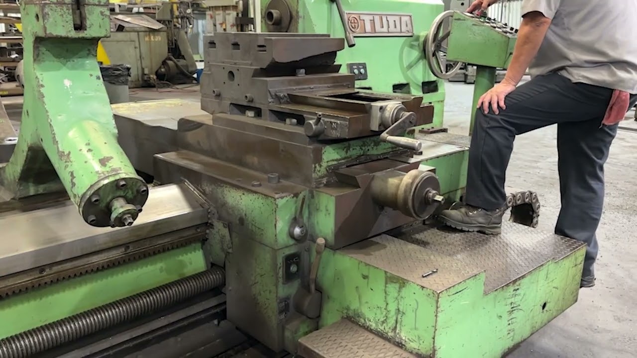 TUDA 65 X 220 EXTRA HEAVY DUTY ENGINE LATHE - Lot 6205