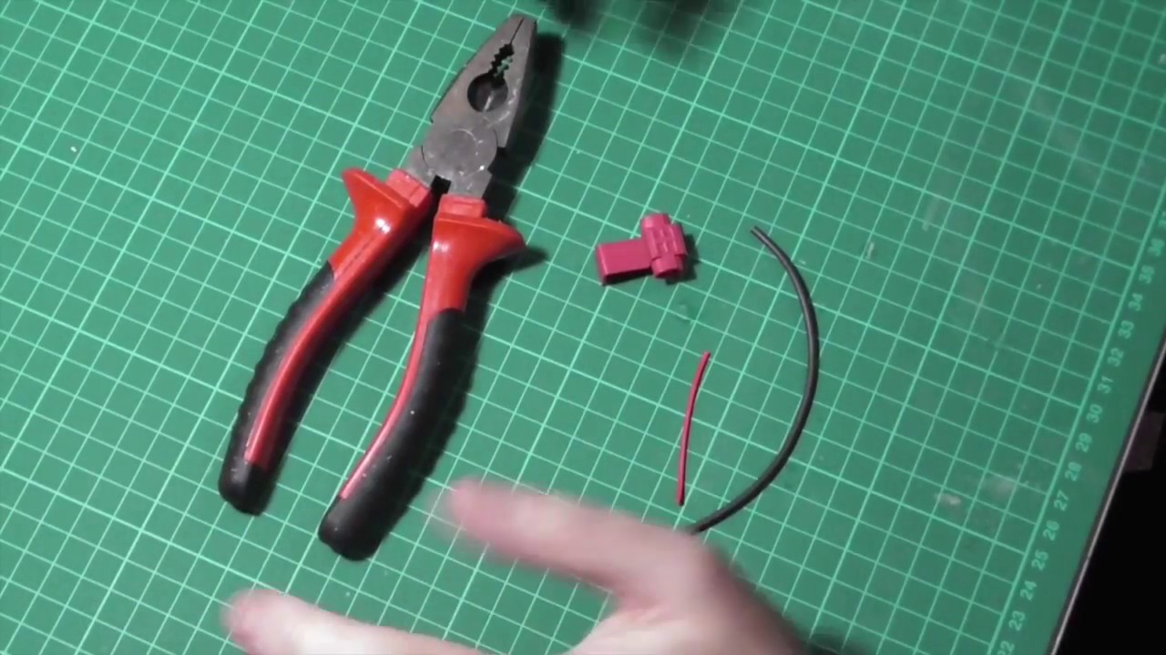 Alnahudy Central - Episode 5 - Modern Image Model Railway - Installing the DCC Bus Wire