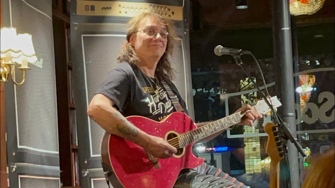 Costello Hautamäki - Ottaisin minä rommipaukun / I Will Stay