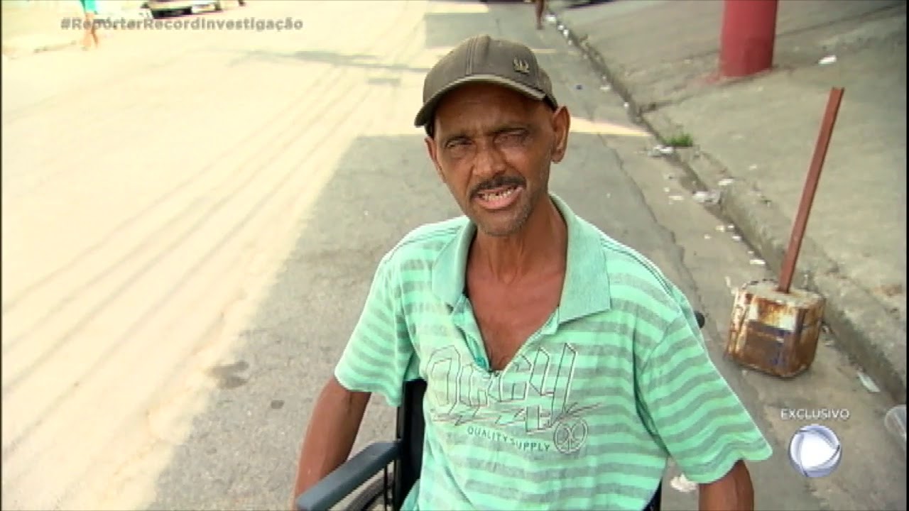 Deficiente fala sobre as dificuldades de morar em área de risco de SP