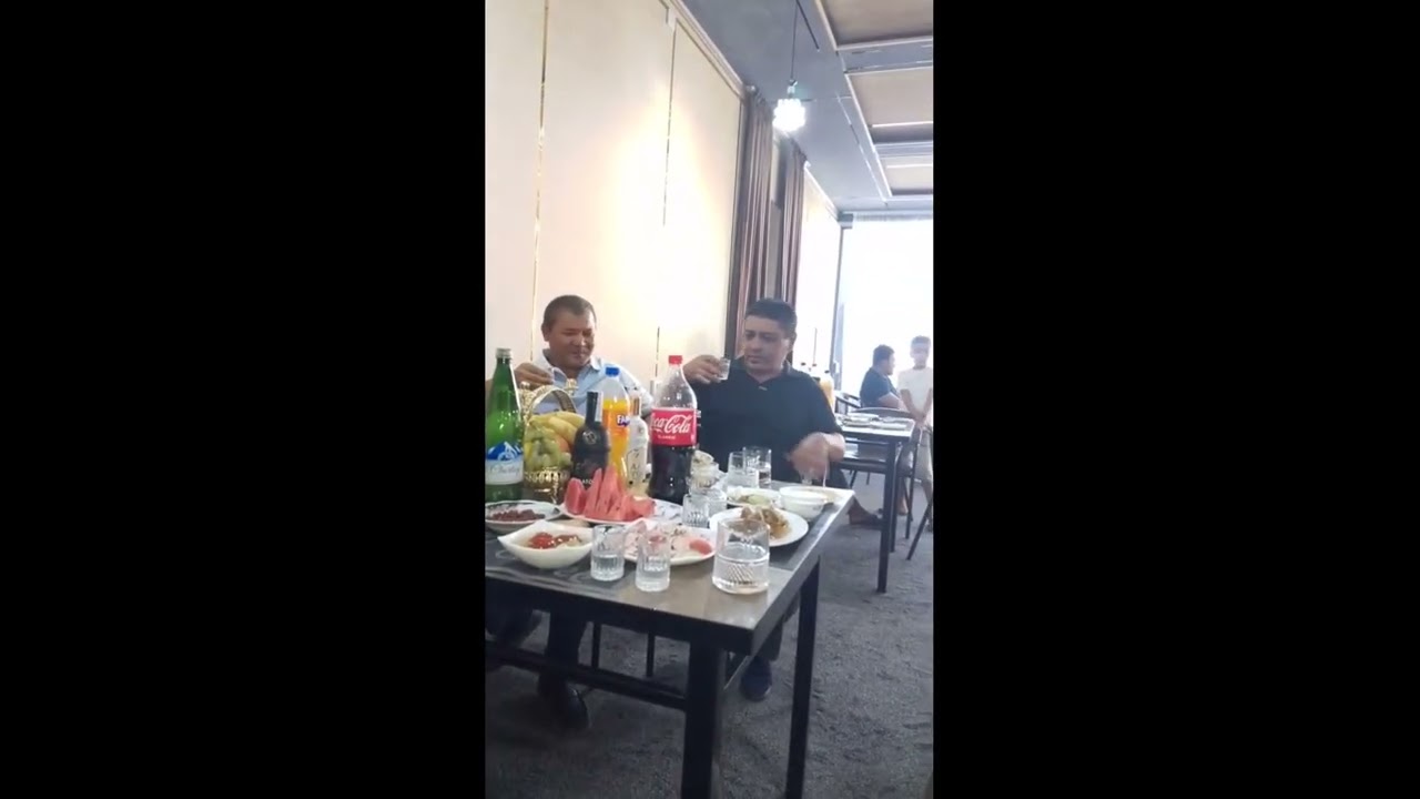 Jonli ijro do'stlar davrasida
