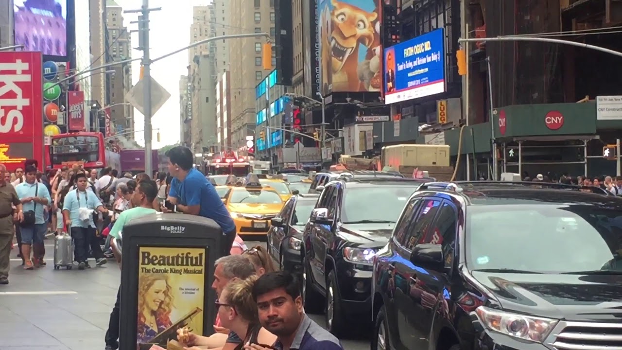 FDNY 4 Truck responding heavy traffic