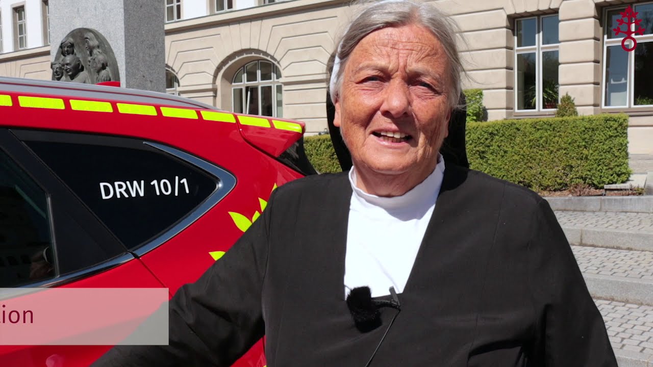 Segnung des neuen Kommandowagens für die Schwestern- und Werkfeuerwehr