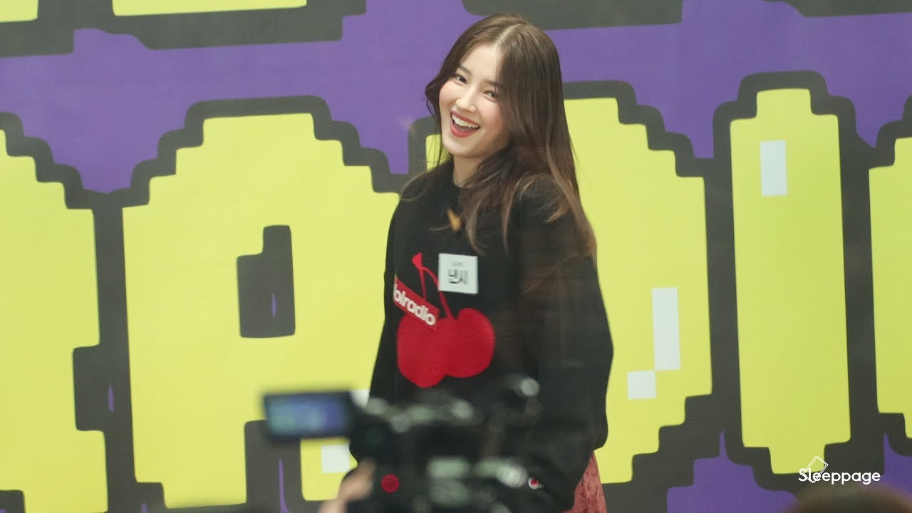 [4K] 200101 모모랜드 MOMOLAND  댄스 메들리 DANCE  MEDLEY 낸시 NANCY  @ IDOL RADIO @ Sleeppage