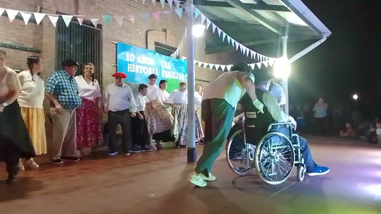 Bailan los Abuelos del hogar Eva Perón de Casbas