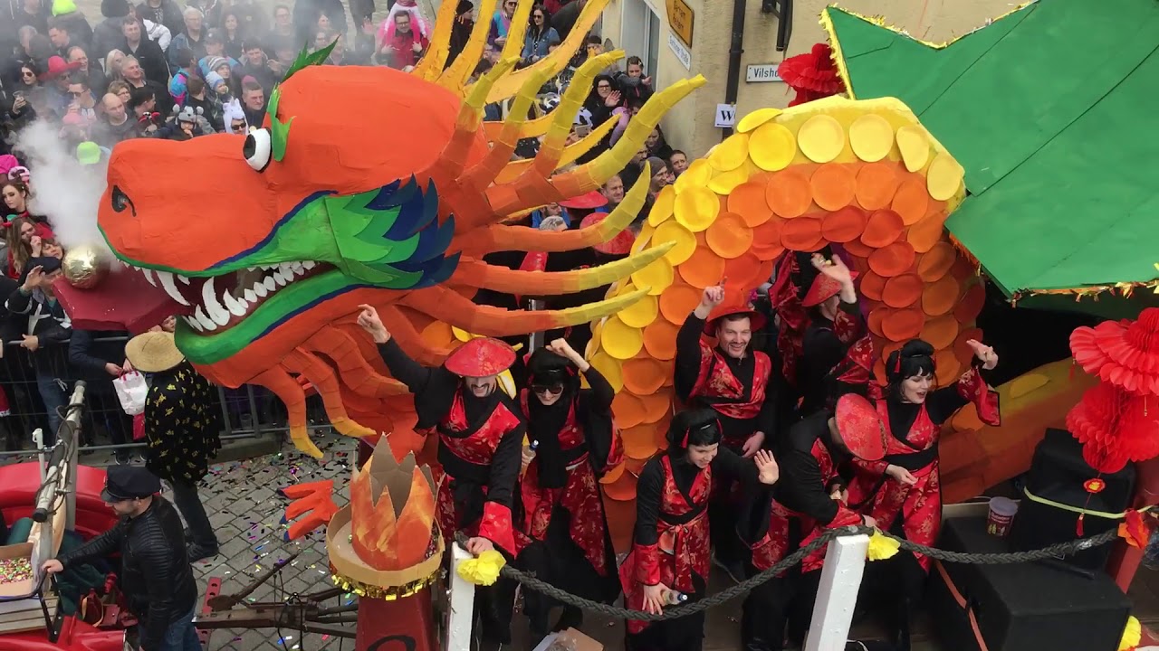 50. Faschingszug in Hofkirchen: Geburtstagsparty mit 15000 Gästen