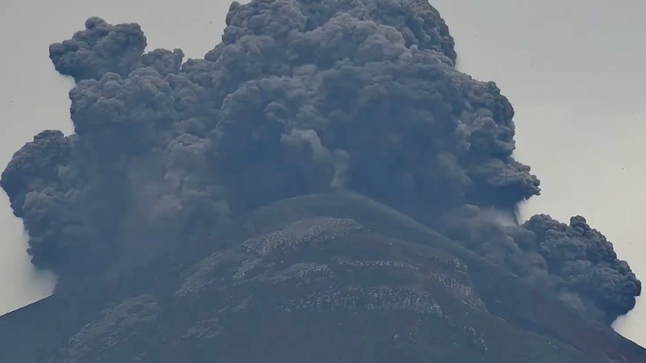 Kanlaon Volcano ERUPTS – 2km Ash Plume & Pyroclastic Flows | Feb 19, 2026