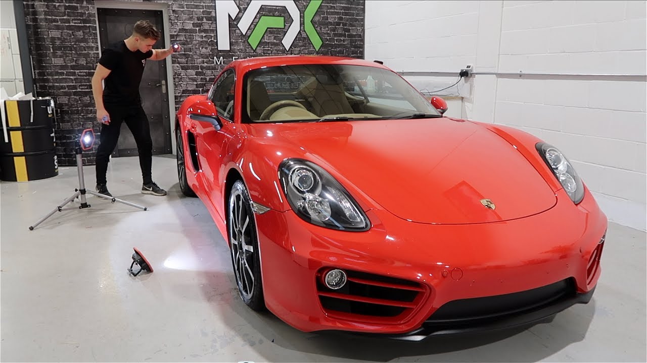 Деталь коррекции покраски — Guards Red Porsche Cayman