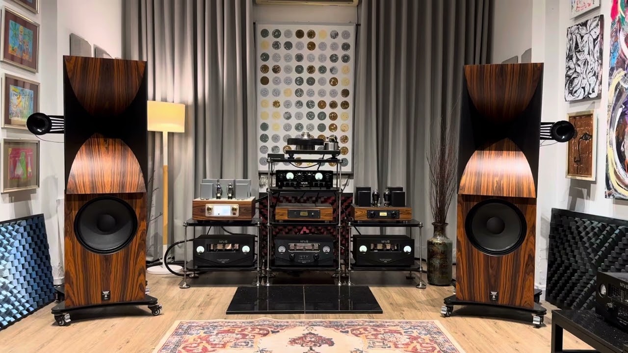 GrandHorn Alpha, Mavis P200 Power Mono amp, Mavis MP1 tube preamp, ThivanLabs TMS9 as streamer