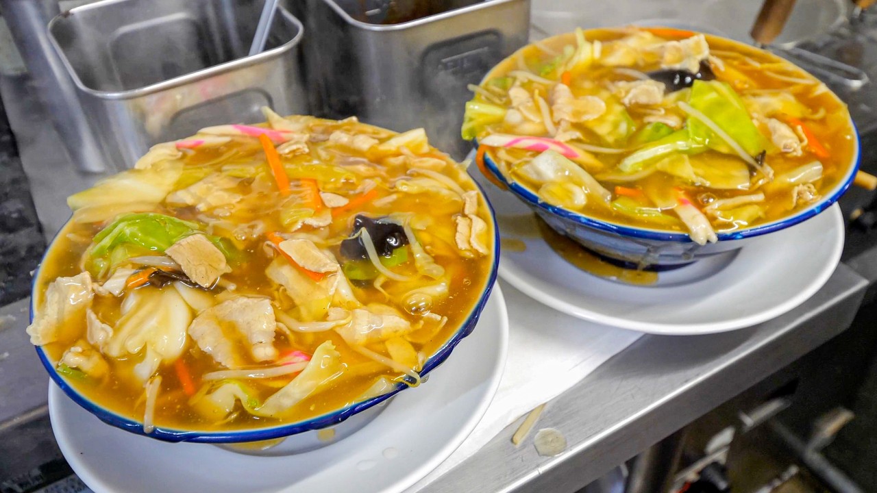 田舎にポツンと爆盛りラーメン食堂！常連が殺到するロードサイド山間食堂の1日に密着。