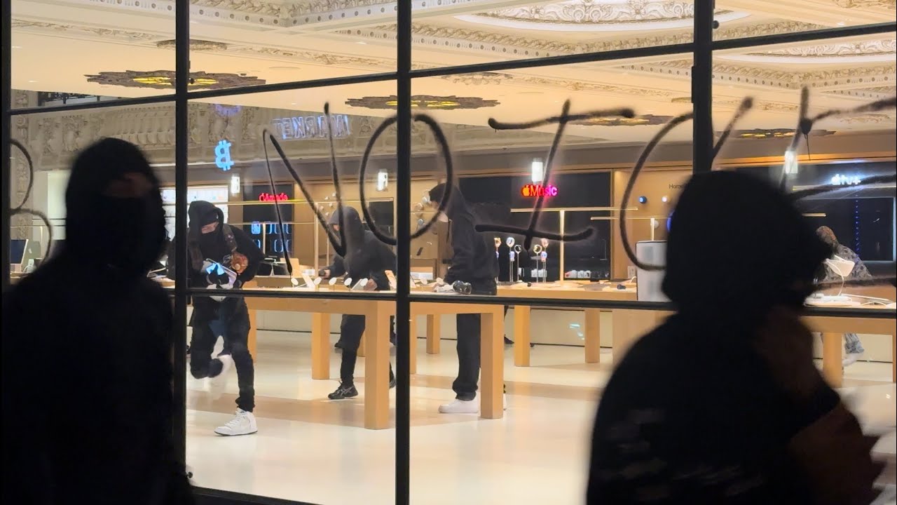 Apple Store Looted in Downtown Los Angeles