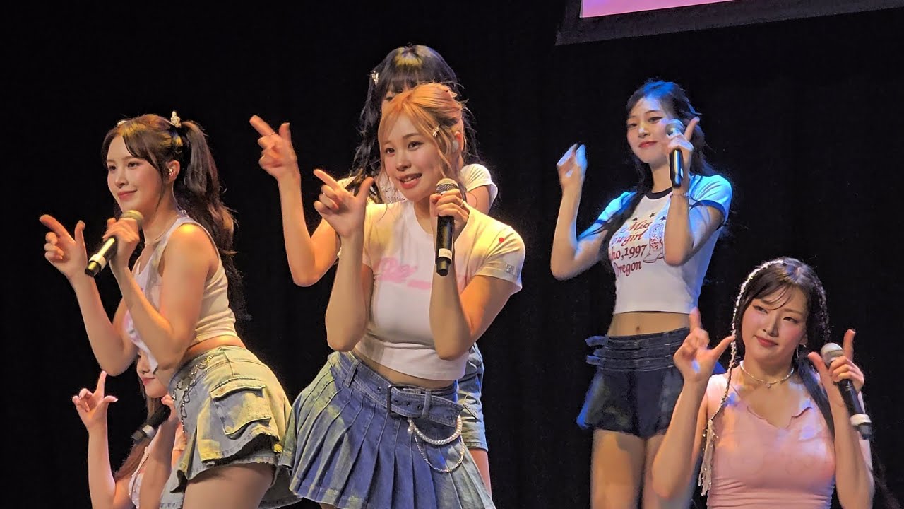 WEEEKLY (위클리) - Hello @ Orlando 240911 (FANCAM) 4K 60