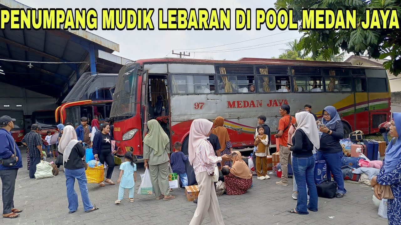 Ramai Sekali Penumpang Mudik Lebaran Di Pool Bus Medan Jaya. 