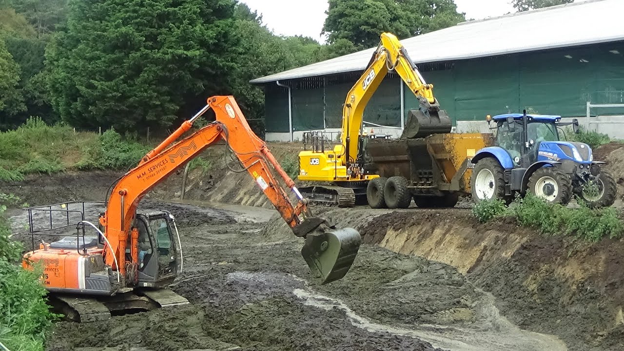 Emptying the slurry lagoon with Excavators & THREE Spreaders, New Hollands & John Deere