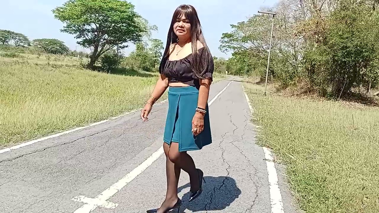 Black Stockings Fashion l Stylish Park Walk Look