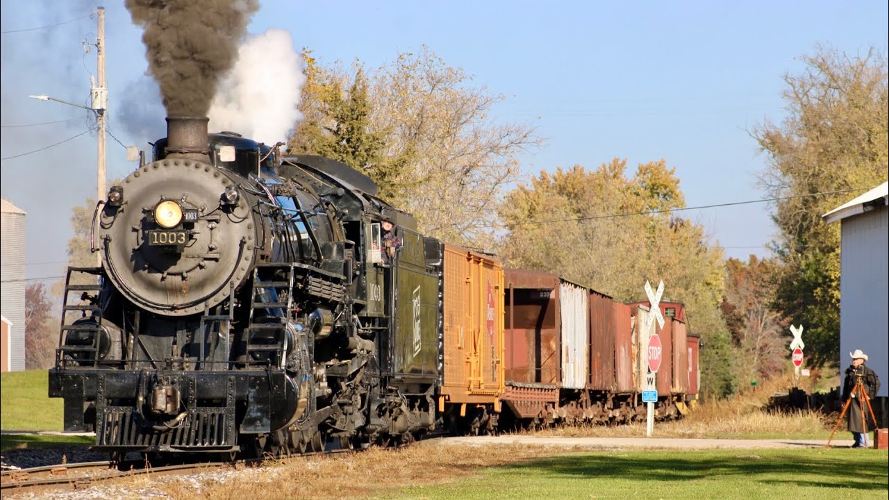 SOO Line 1003 photo runby at Brandon, WI with lots of bark and whistle. 10-26-25  