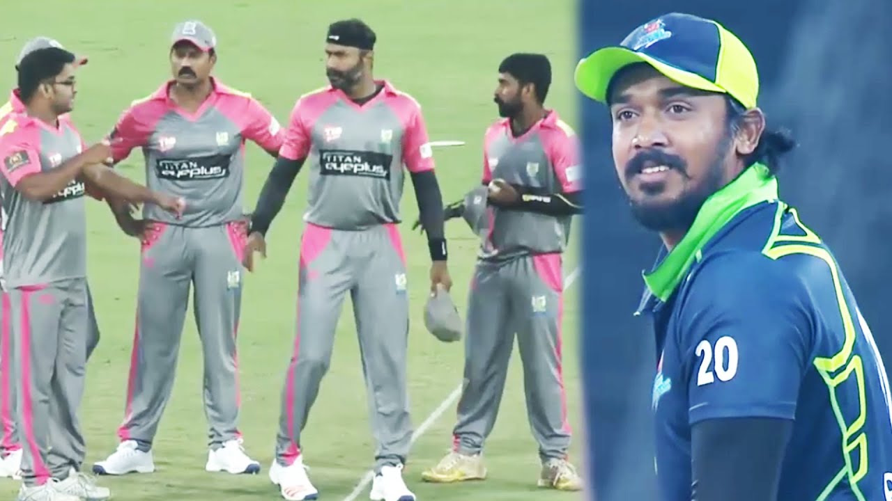 Kichcha Sudeep Captained Karnataka Bulldozers Player Rajeev's Sensational Six Shocks Kerala Strikers