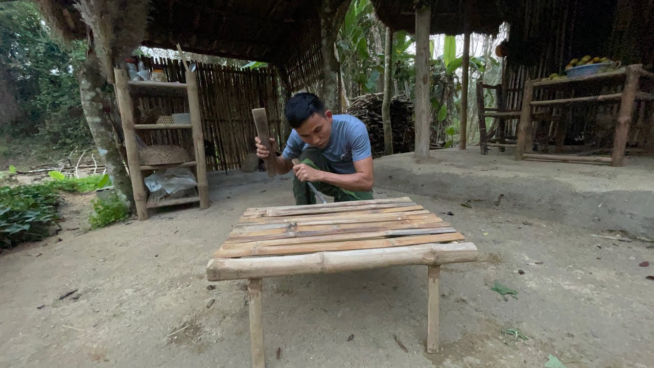 Making bamboo tables for eating meals at the farm. Van an TV