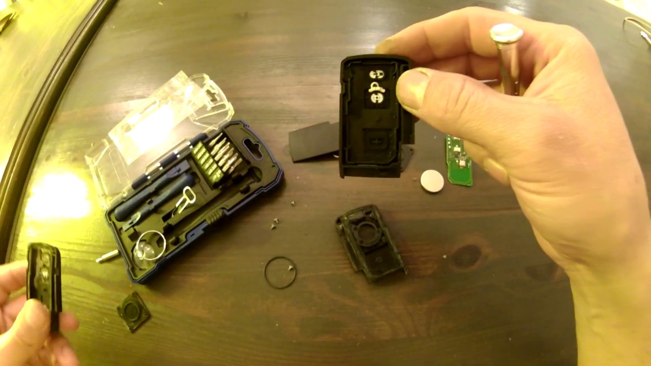 Replacing key case for Toyota Corolla Verso 2009