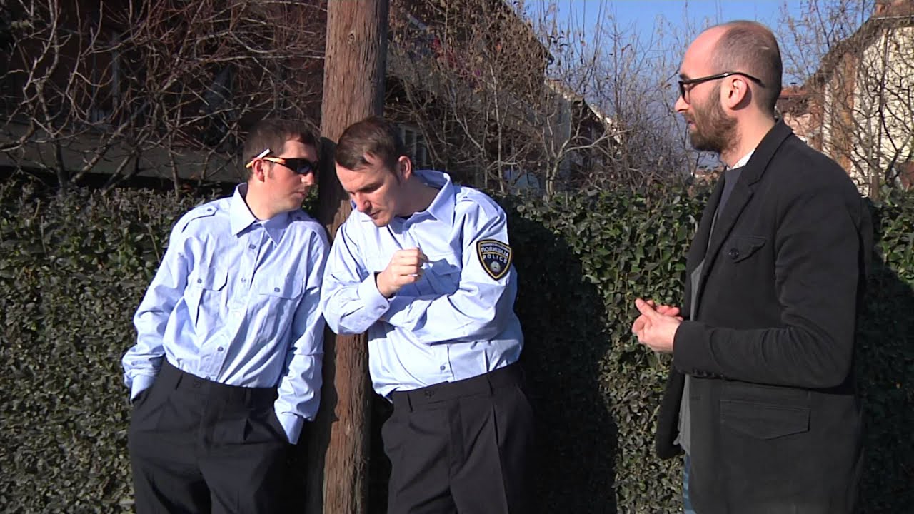 POLICI EKSPERT PËR HAMBURGERA - Humor nga Emisioni 3T
