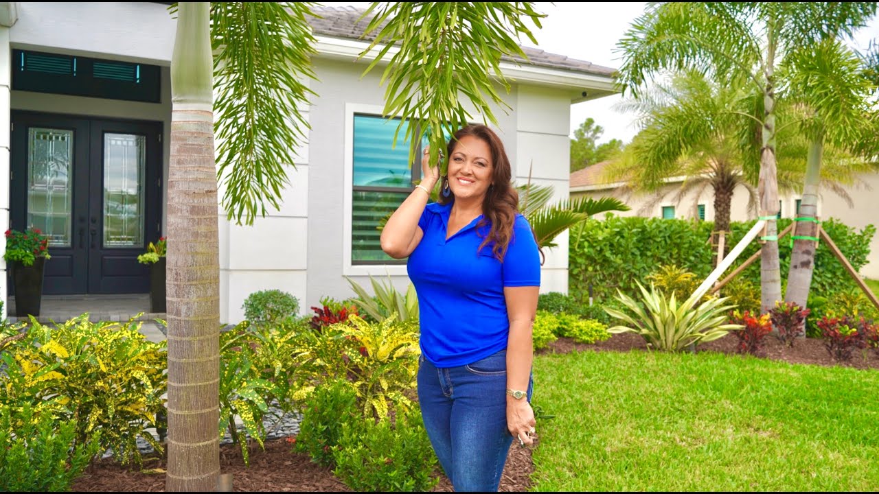 How I TRANSFORMED a Builders Package Garden into a Tropical Get Away 🪴🌸