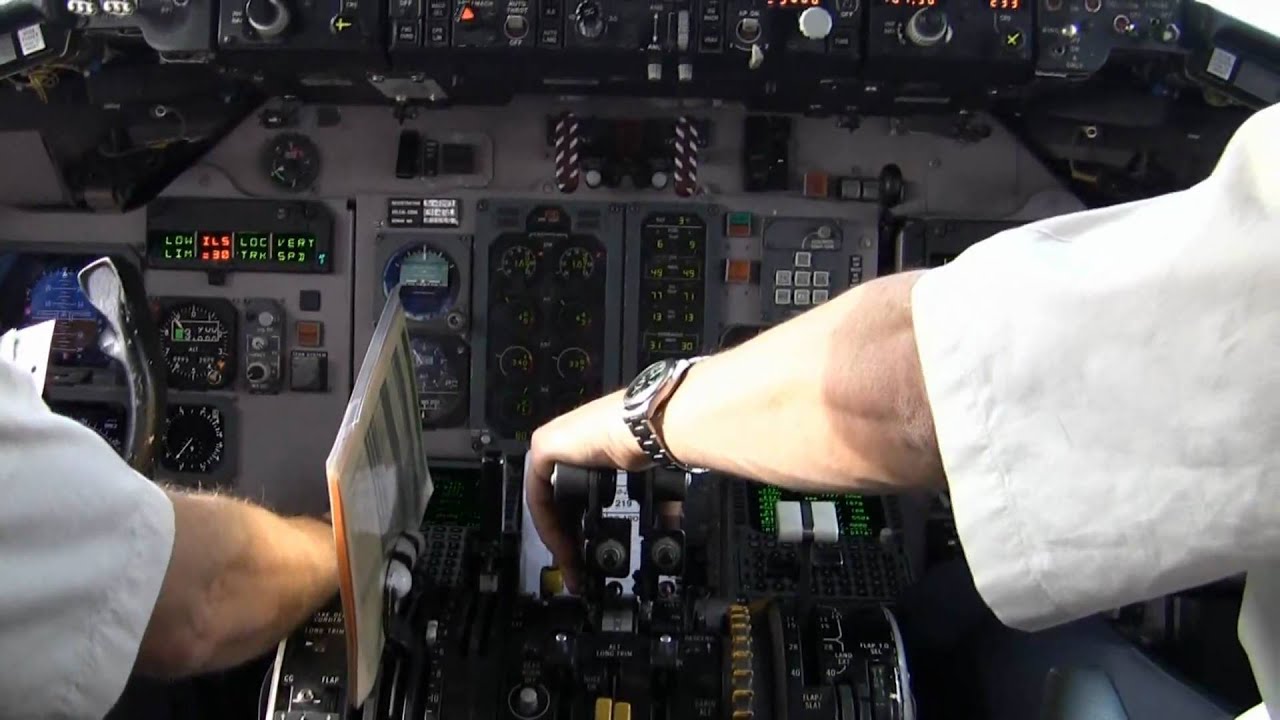 MD80 Cockpit Landing Part 4 FULL HD