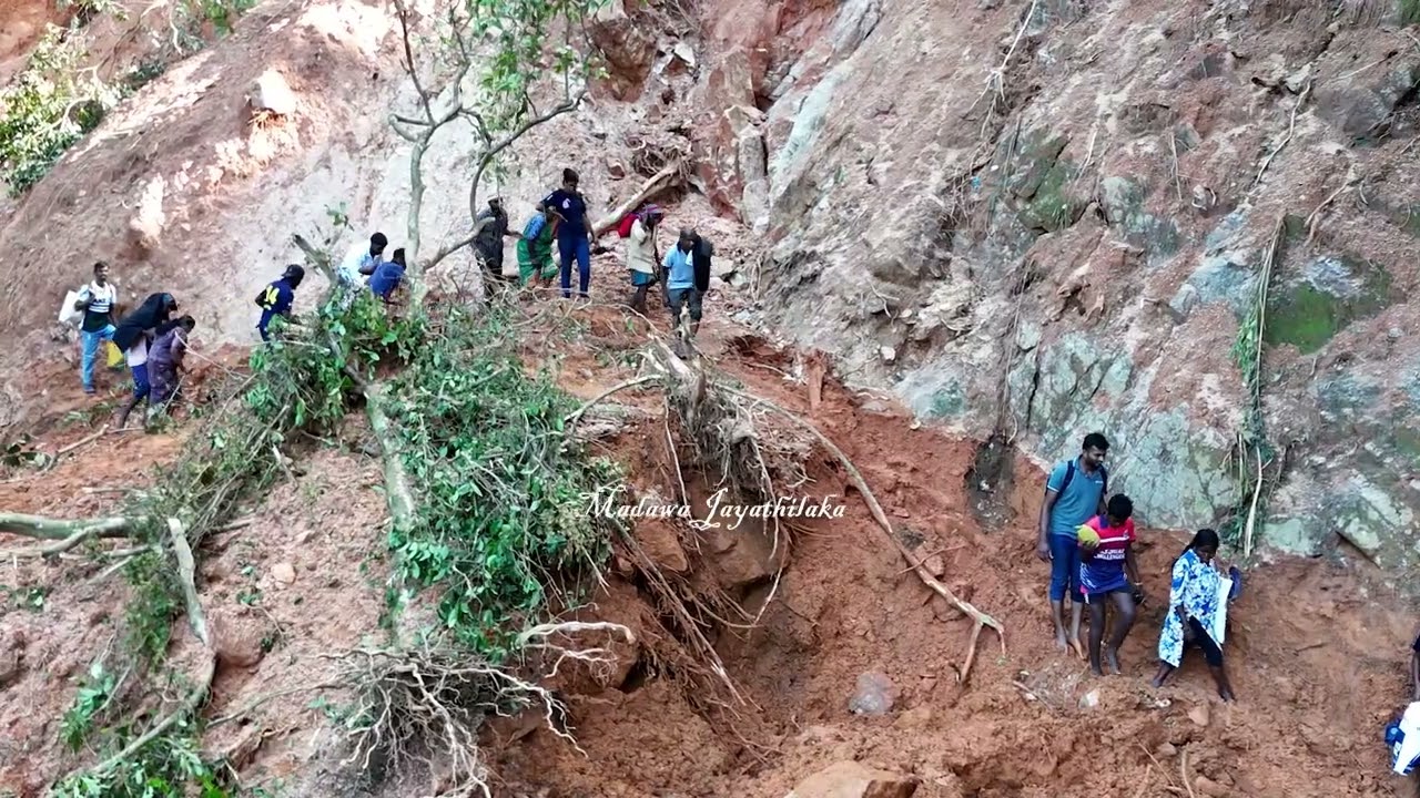 මාතලේ ගම්මඩුවේ නාය යෑම ඩ්&zwj;රෝන දසුන්...