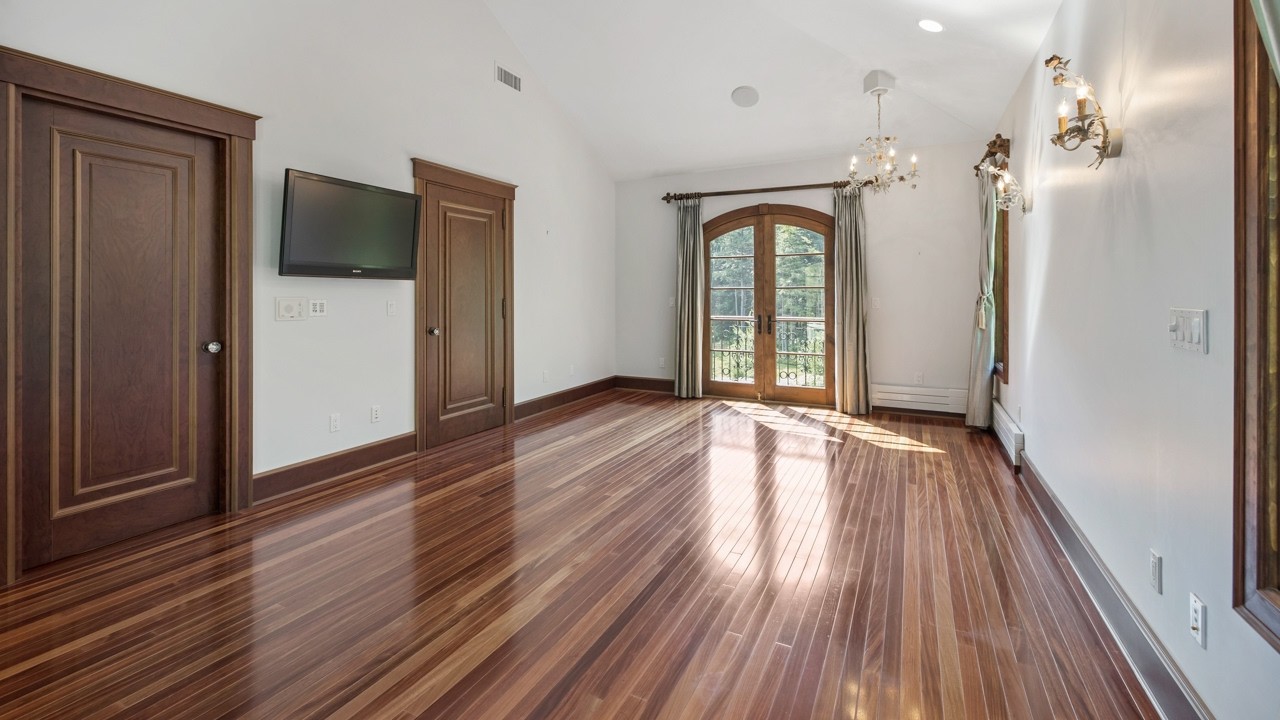 Hardwood Floor Refinishing in Fairhaven, MA