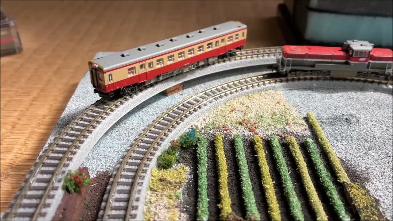 【鉄道模型】【Zゲージ】　 ミニレイアウト走行動画　DE １０＋コキ１０５　フレームライナー　【Z gauge】【spur Z anlage】
