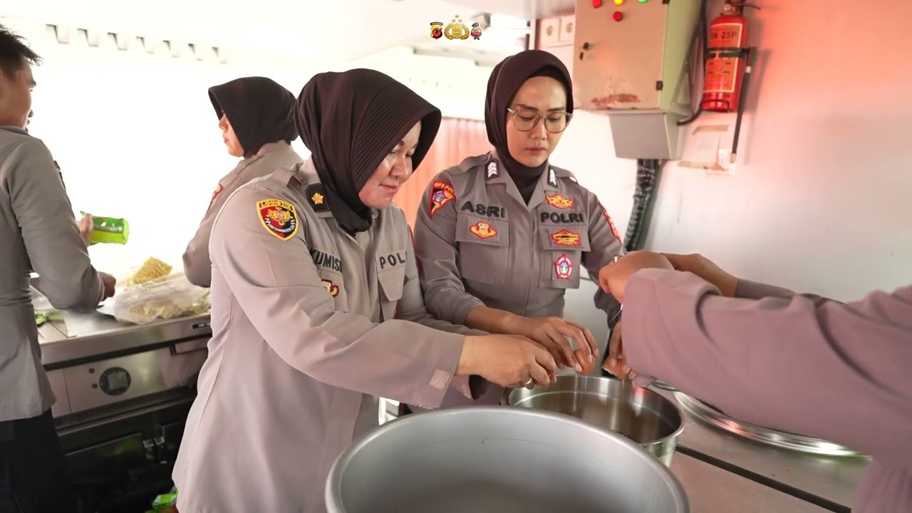 Live Report Kapolres Karawang Di Desa Karangligar Yang terdampak Banjir dan Peninjauan Randurlap