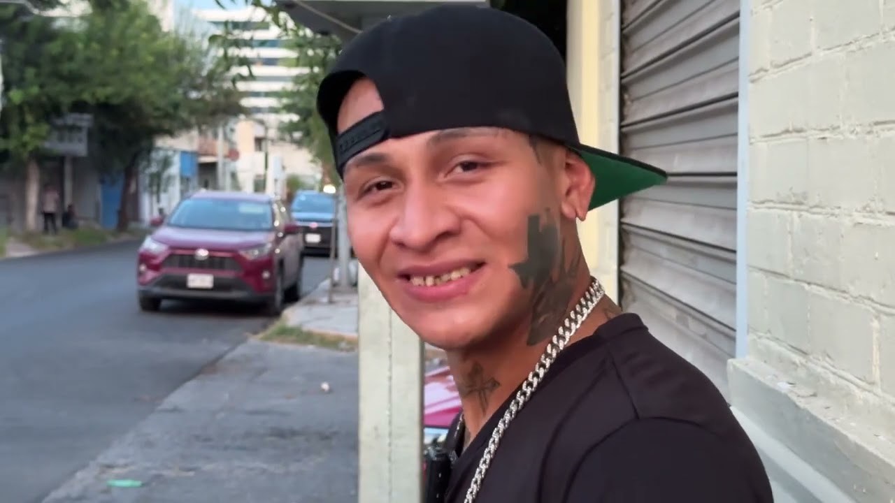 CHACAL SEDUCTOR PRESUME SUS GANANCIAS DEL TROZO DE CARNE Y LAS CARICIAS QUE VENDIÓ