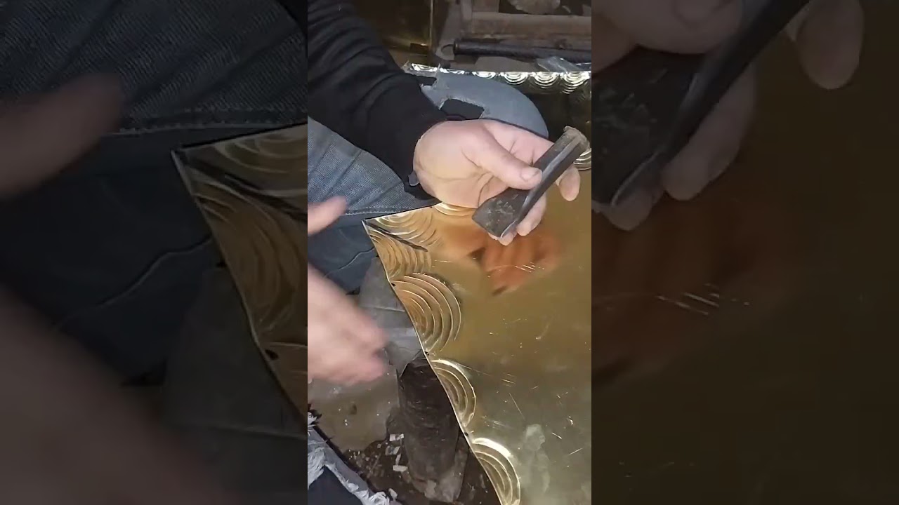 محمد سامي الرسم على النحاس وتشكيل المعادن بالطرق اليدوي