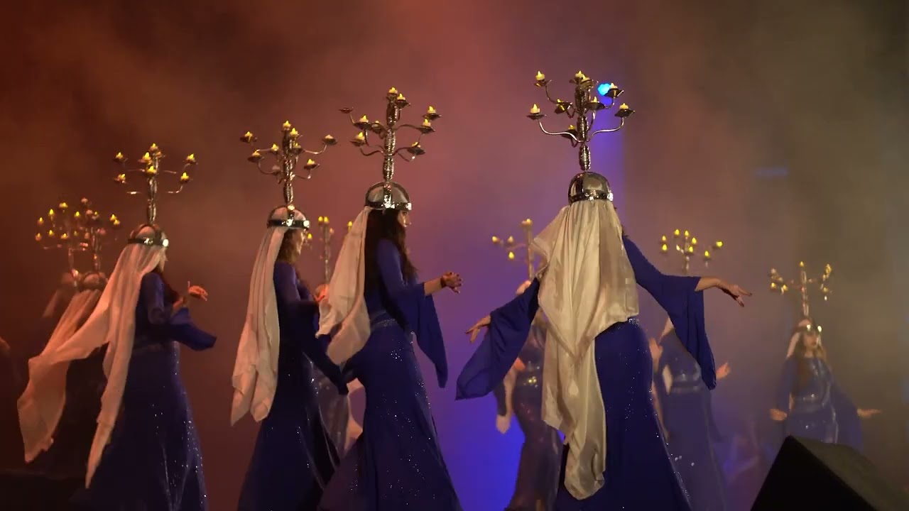 Candelabro con crótalos y kawleya - Muestra alumnas 2023 - Escuela danza Sara Guirado