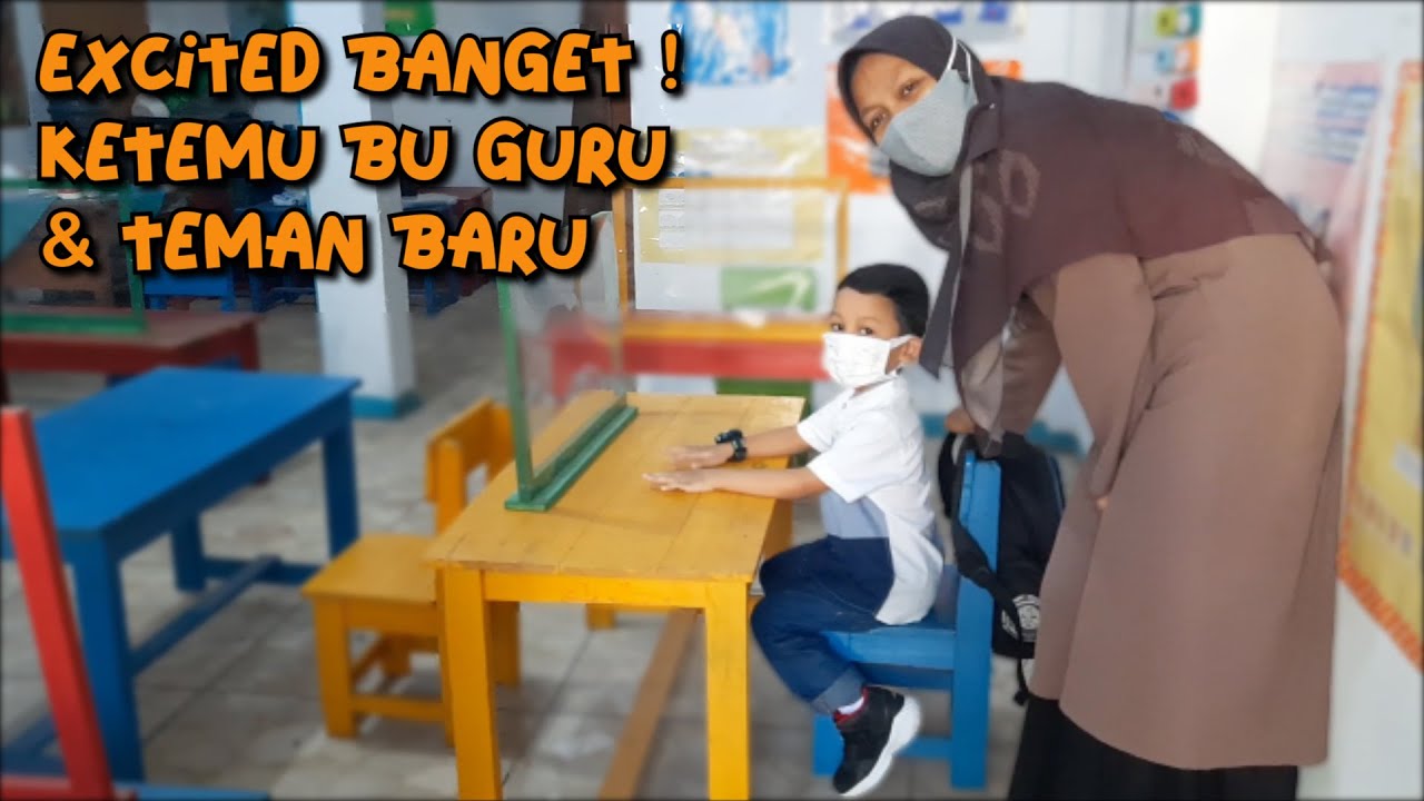 Kesan Pertama di Hari Pertama Masuk Sekolah ! Azufi Excited Banget