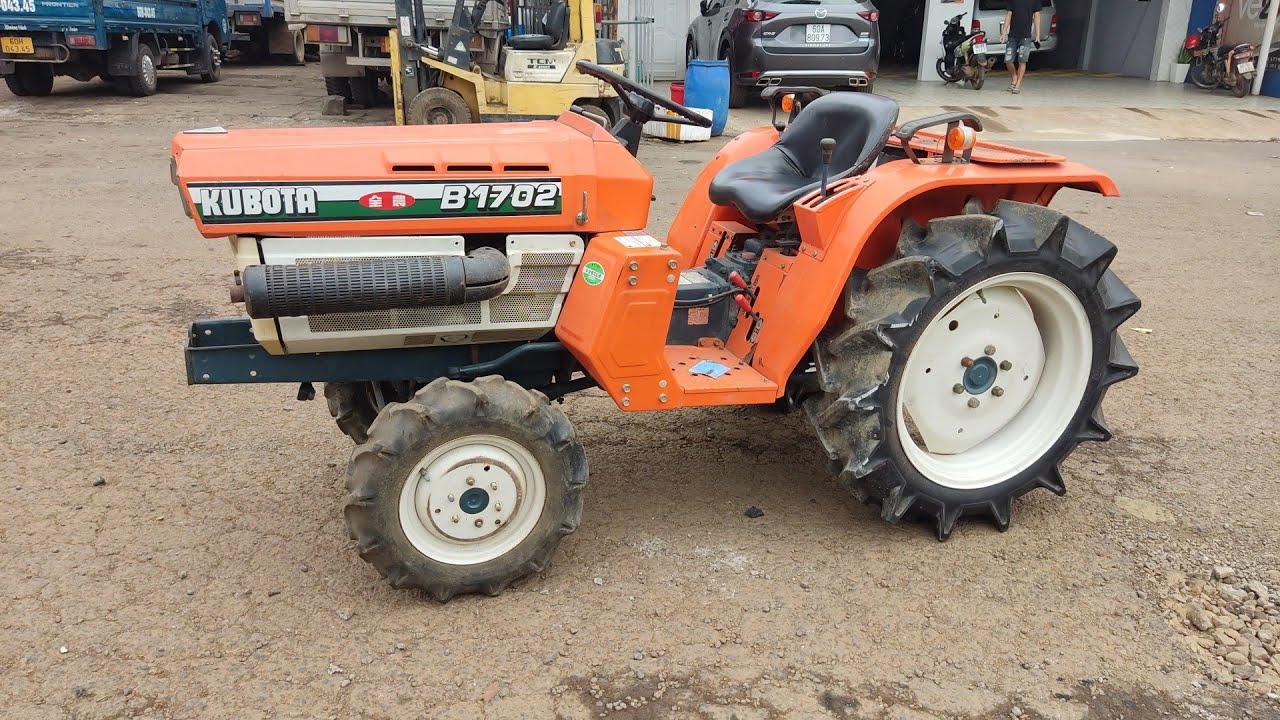 Báo giá máy cày Kubota B1702 còn mới 90% hàng nhật nội địa, số điện thoại trong phần mô tả.