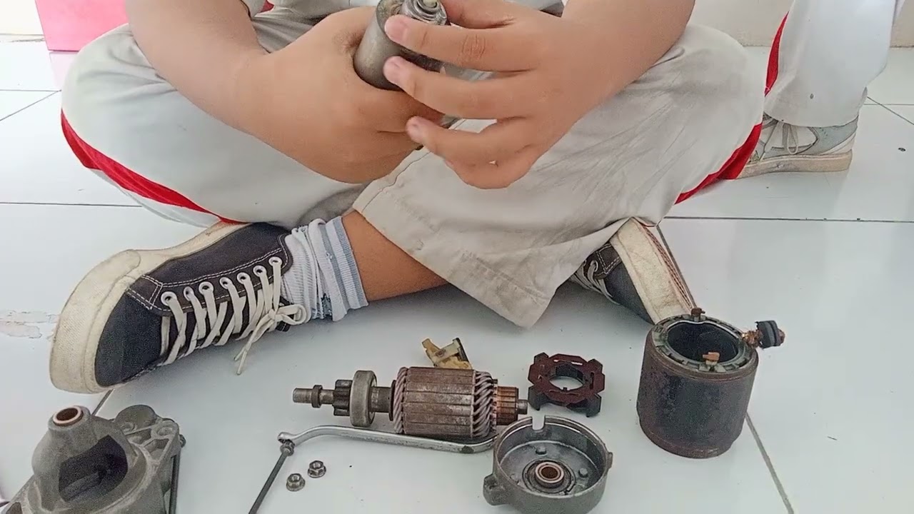 TUGAS KKR MEMBONGKAR DAN MEMASANG BESERTA MENYEBUTKAN KOMPONEN DAN FUNGSI MOTOR STARTER 