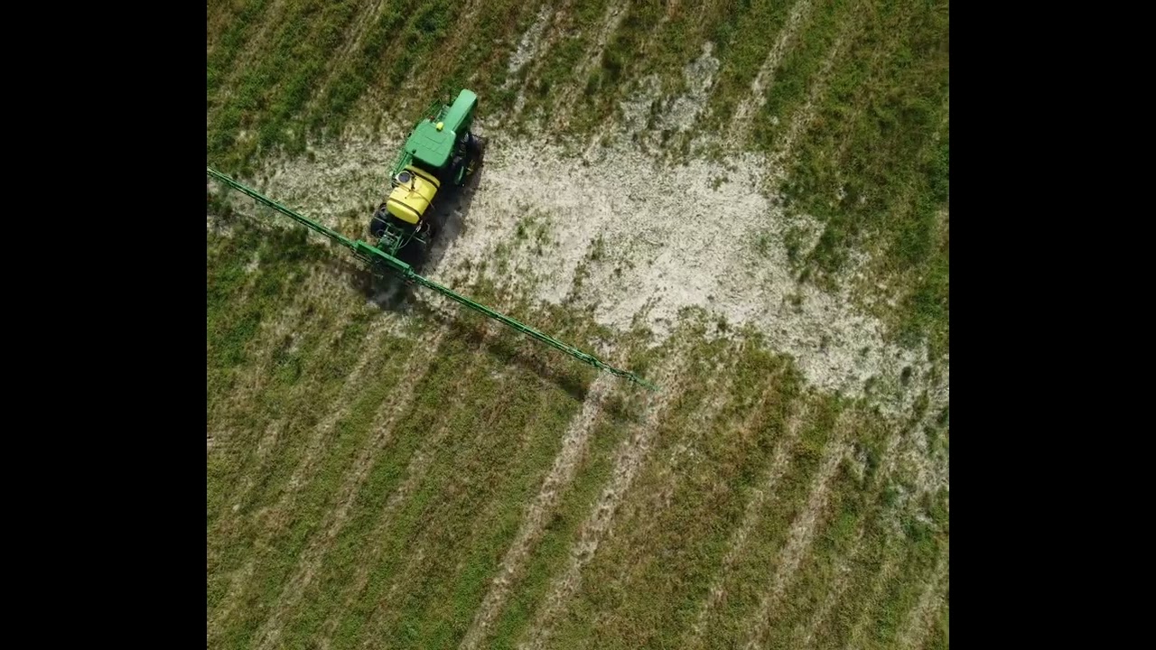 Operating a John Deere R4023 sprayer