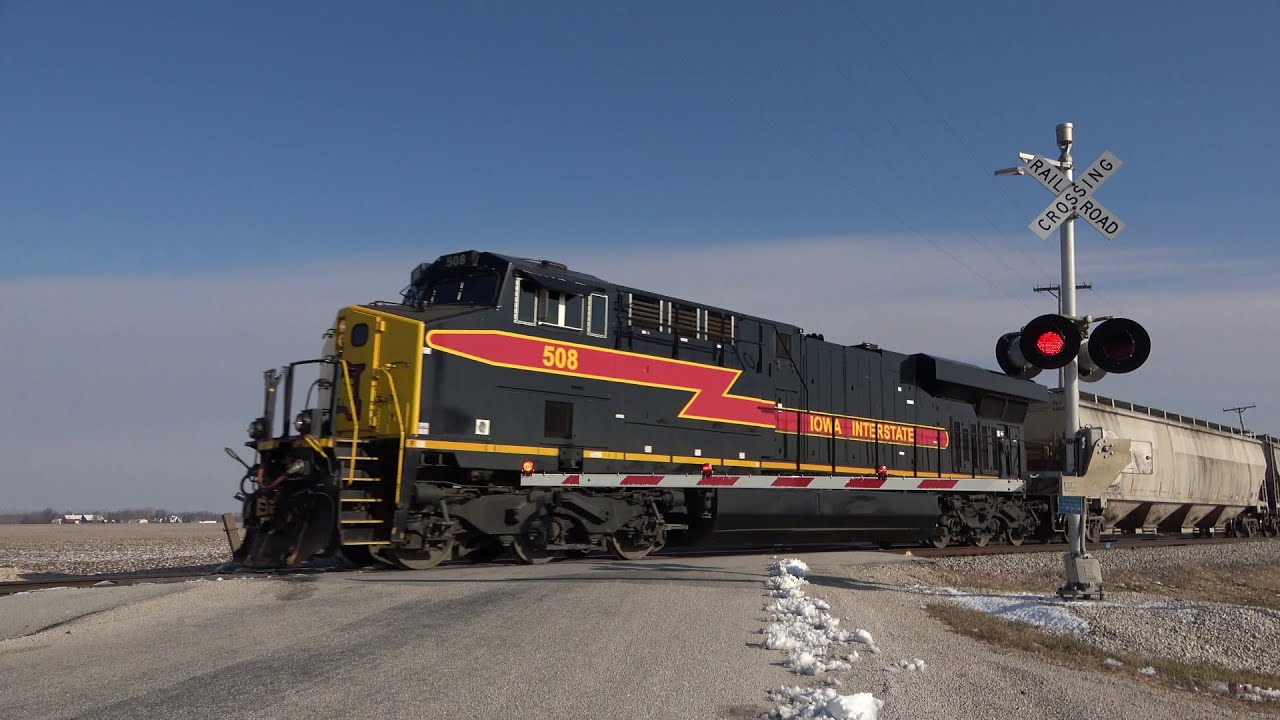 Railroad Crossings On the Iowa Interstate (IAIS) Blue Island Sub Part 1