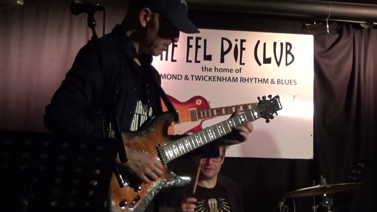 Malcolm Bruce's soulful bluesy vocal & wonderful guitar solo on 